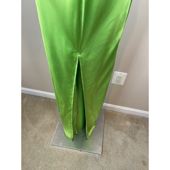 KHANUMS Halter Neck Crystal Embellished Deep V Pear Green Maxi Gown Size XS - Picture 6 of 16